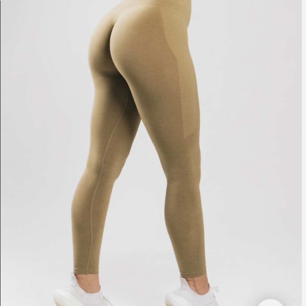 Alphalete Amplify Legging.